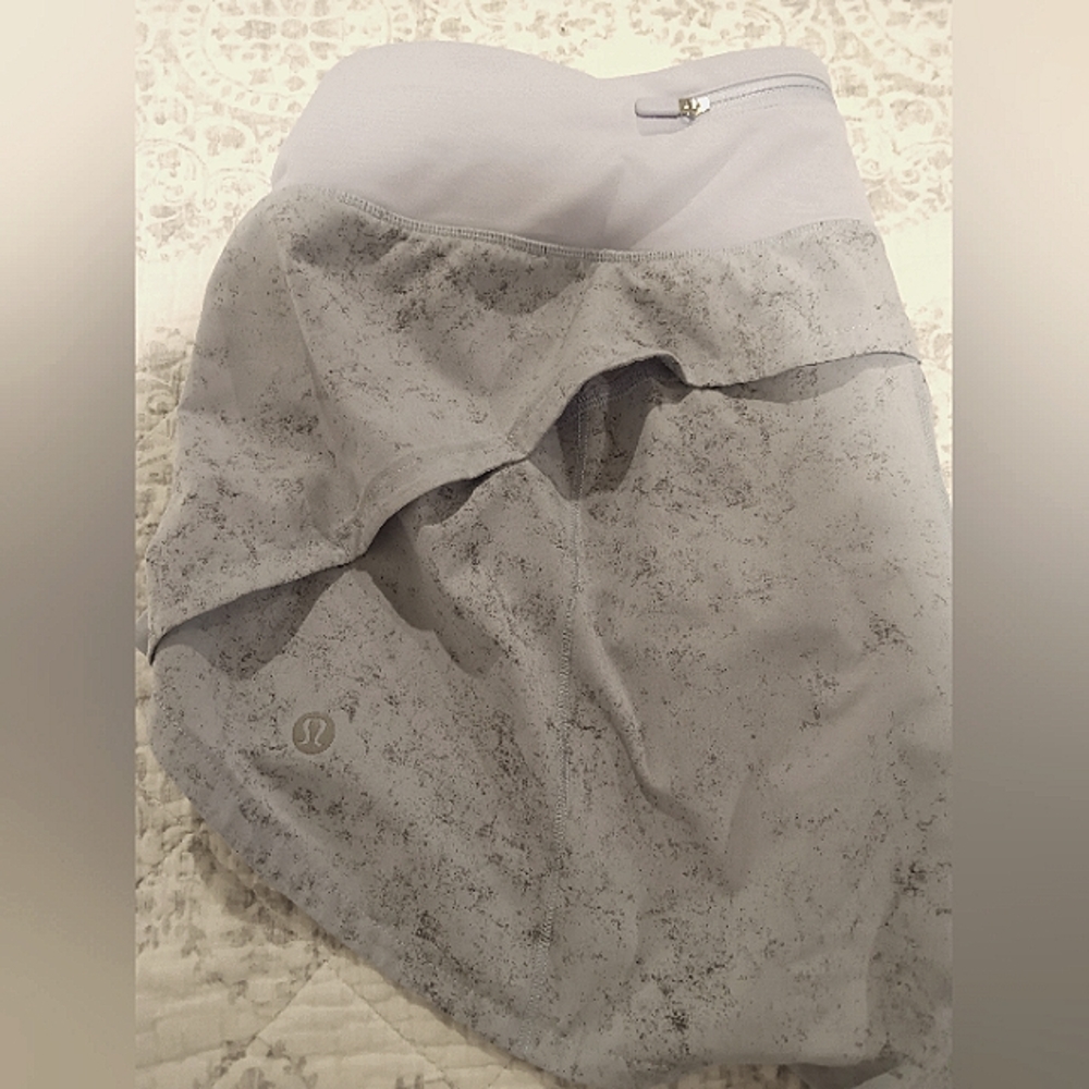 Lululemon Speed Up 4 inch shorts